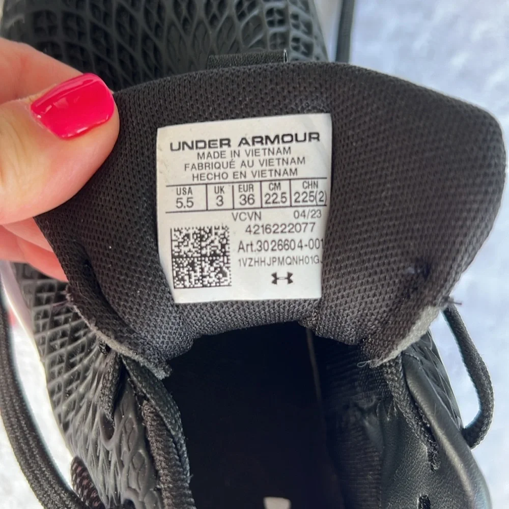 Women's UA Glyde 2 Turf Softball Shoes size 5.5US.  Never worn. - Picture 6 of 15